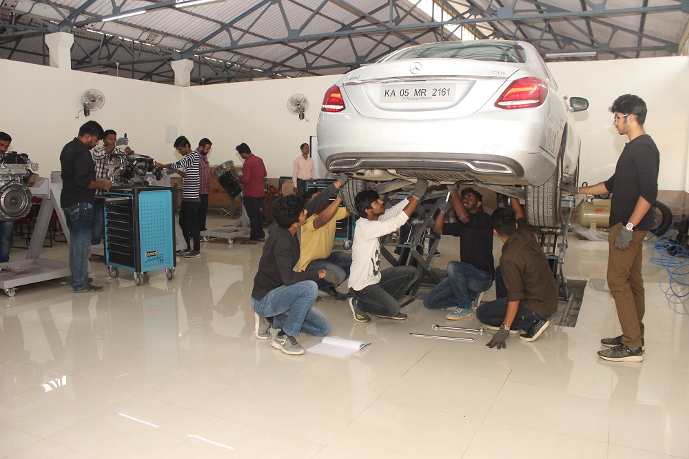 RV University Laboratories - Automobile Lab Rv