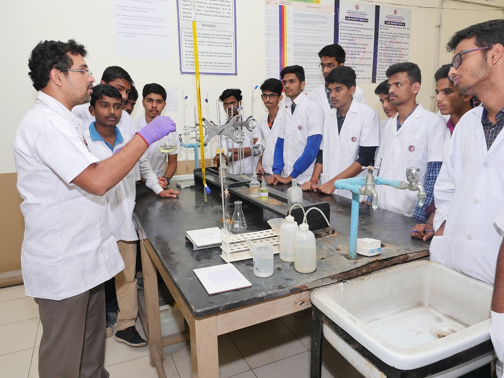 RV University Laboratories - Chemistry Lab Rv