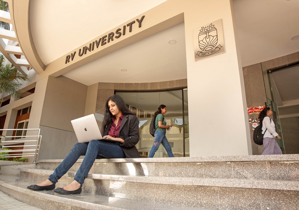 RV University Campus - Entrance Rv